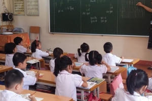 Đề xuất có chứng chỉ hành nghề, giáo viên lo phải đóng phí chống trượt