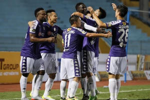 Quang Hải “khai hỏa”, Hà Nội FC thắng đậm SL Nghệ An