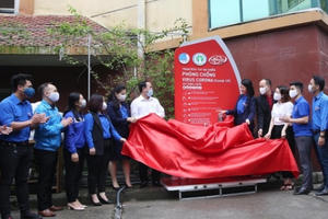 Thanh niên Hà Nội tích cực hỗ trợ khu cách ly, lắp 100 bồn rửa tay miễn phí