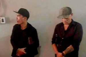 Tạm giữ hình sự hai đối tượng dùng dao và súng K54 đe dọa tài xế trên đèo Đá Trắng