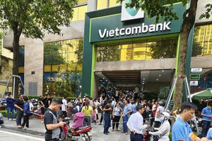 Thêm nhiều Ngân hàng cho phép đăng ký mua vàng online, không còn cảnh chen lấn xếp hàng