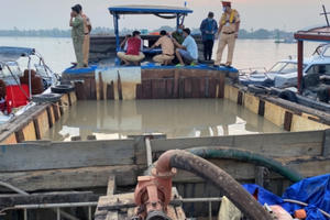 TP. HCM: Bắt giữ nhóm cát tặc trên sông Đồng Nai