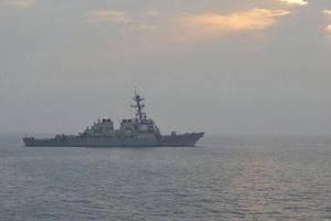Ba tàu chiến Nga theo sát tàu khu trục tên lửa Mỹ ở Biển Đen
