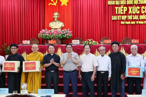 Thủ tướng tiếp xúc cử tri tại TP Cần Thơ