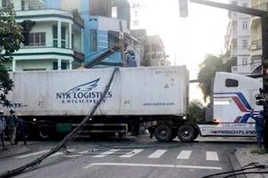 Tài xế trốn chốt kiểm dịch nhận cái kết đắng Tài xế trốn chốt kiểm dịch nhận cái kết đắng