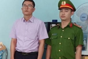 Khánh Hòa: Vì sao Phó giám đốc văn phòng đăng ký đất đai huyện Khánh Vĩnh bị khởi tố, bắt tạm giam? Khánh Hòa: Vì sao Phó giám đốc văn phòng đăng ký đất đai huyện Khánh Vĩnh bị khởi tố, bắt tạm giam?
