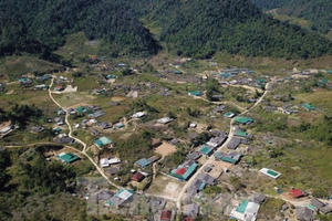 Bay trên "Cổng trời" ở "Mường trăm tuổi"