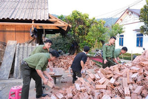 Công an Lai Châu ra quân chung tay xoá nhà tạm, nhà dột nát
