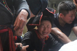 Mưa lũ Yên Bái: Bất lực nhìn con trai bị lũ cuốn trôi