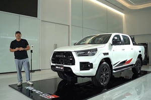 Toyota Hilux 2021 bản thể thao có gì đấu "vua bán tải" Ford Ranger?