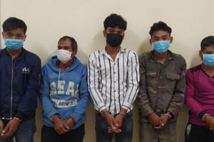 Trộm bò rồi dắt về nhà để xẻ thịt Trộm bò rồi dắt về nhà để xẻ thịt