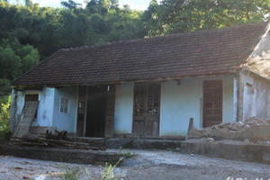 Xót xa gia cảnh cặp đôi song sinh mắc trọng bệnh