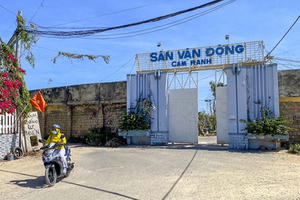 Sân vận động Cam Ranh: Lùm xùm chuyện xã hội hóa