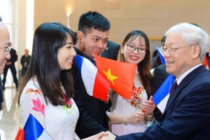 Tạo môi trường thuận lợi để trí thức hoạt động Tạo môi trường thuận lợi để trí thức hoạt động