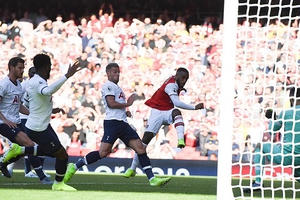 Arsenal 2-2 Tottenham: Kịch tính màn "rượt đuổi" tỷ số