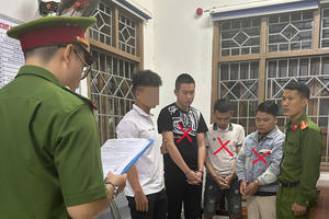 Thua bạc, 3 đối tượng quay lại cướp tài sản của đối thủ Thua bạc, 3 đối tượng quay lại cướp tài sản của đối thủ