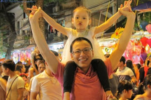 Tết Trung thu: Ngắm nhìn những hình ảnh đẹp lung linh trên phố Hàng Mã