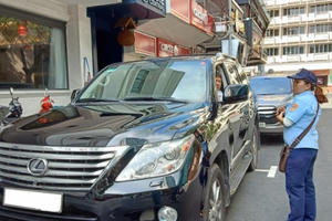 TP HCM ngày đầu thu phí đậu xe dưới lòng đường: Giá cao, bất cập công nghệ