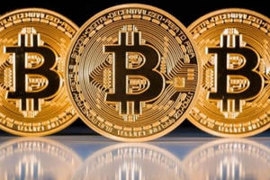 Giá Bitcoin hôm nay 11/1: Bitcoin lao dốc, thị trường rực đỏ