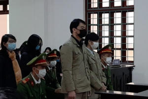 Nhiều bị hại vắng mặt, hoãn xét xử vụ việc cán bộ thanh tra Bộ Xây dựng “vòi tiền”