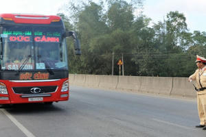 Nhiều xe khách chạy vào nam quá tốc độ
