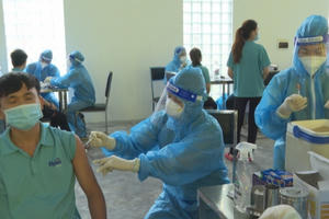 Tiêm vắc xin sai đối tượng, 1 người bị cách chức, đình chỉ công tác 2 người