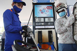 Giá xăng tiếp tục xuống thấp, về mức 11 nghìn đồng/lít