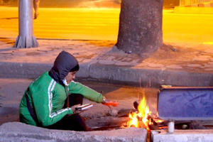 Người dân Thủ đô co ro trong cái lạnh mùa đông