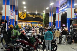 Đà Nẵng: Lo ngại giá xăng, dầu tăng người dân tranh thủ đổ “đầy bình”