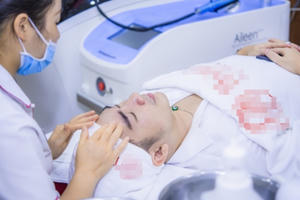 Quang Hà đi làm đẹp để chuẩn bị cho Live Concert