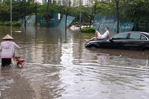 Xe ô tô bị ngập nước do mưa lớn gây hỏng hóc, chủ phương tiện được hưởng quyền lợi gì?