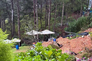 Sạt lở ở quán cà phê Đà Lạt, hai người bị vùi lấp tử vong Sạt lở ở quán cà phê Đà Lạt, hai người bị vùi lấp tử vong