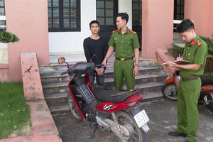 Thái Bình: Bắt nhanh "con nghiện" hung hãn dùng hung khí cướp điện thoại, xe máy của người đi đường