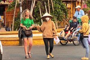 "Cò mồi" xuất hiện, chèo kéo nâng giá dịch vụ du lịch tại Hội An
