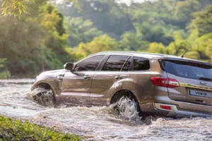 Bạn đã biết vượt qua những cung đường nội đô ngập nước đúng cách?