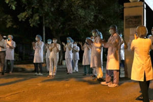 Chùm ảnh gỡ lệnh phong tỏa tại khu dân cư Bệnh viện Chỉnh hình và phục hồi chức năng