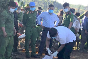 Bàng hoàng phát hiện thi thể người phụ nữ nghi là bà nội của 2 cháu bé tử vong dưới hồ nước