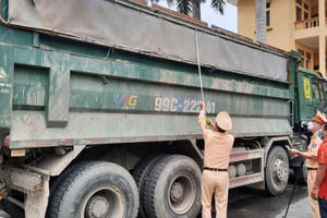 Hải Dương: Phạt đoàn xe quá khổ, quá tải hơn 100 triệu đồng
