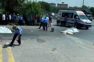 Xe máy bị cuốn vào gầm xe tải, người phụ nữ cùng hai cháu nhỏ tử vong thương tâm