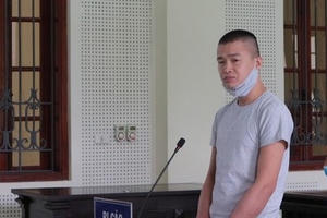 Nhiễm HIV còn đi buôn “hàng trắng”