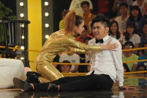 Đấu trường tiếu lâm: “Mỹ nữ làng hài” gây náo loạn, khiến Trấn Thành – Đức Thịnh “đối đầu” nhau