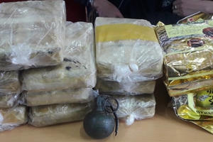 Bị truy bắt khi vận chuyển 60.000 viên ma túy, các đối tượng dùng lựu đạn chống trả