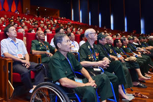 Hà Nội ổ chức gặp mặt cán bộ lão thành, người có công