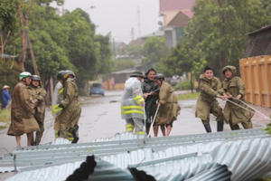 Miền Trung có 12 người thương vong, 23 nghìn ngôi nhà bị tốc mái do cơn bão số 10