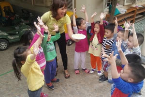 Tết Hàn thực, ngắm các em bé làm bánh trôi