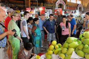 Slide - Điểm tin thị trường: Khách quốc tế tới Việt Nam có xu hướng giảm