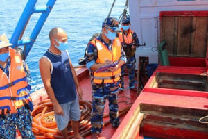 Tạm giữ tàu chở 50.000 lít dầu D.O không rõ nguồn gốc