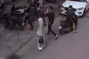 Công an đang xác minh, điều tra vụ người đàn ông bị hành hung xảy ra ở trung tâm Trung Kim phường Vĩnh Tuy