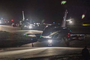 Clip - Mỹ và đồng minh dội 100 quả tên lửa vào Syria