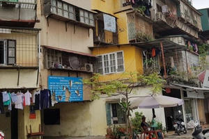 Khu tập thể có nguy cơ sụp đổ: Vì sao nhiều người dân chưa chịu di dời?